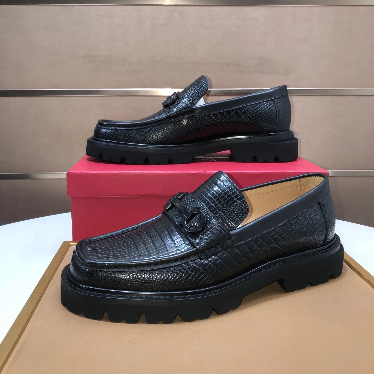 Men's shoes 💰680💰[Ferragamo/Ferragamo] The latest model in the counter. Original imported high-quality cowhide with open sides + imported 🐂 water-dyed cowhide lining + original luxury metal buckle + original combined outsole. No pressure for comparison. 39–45 (45 is custom-made and cannot be returned or exchanged)